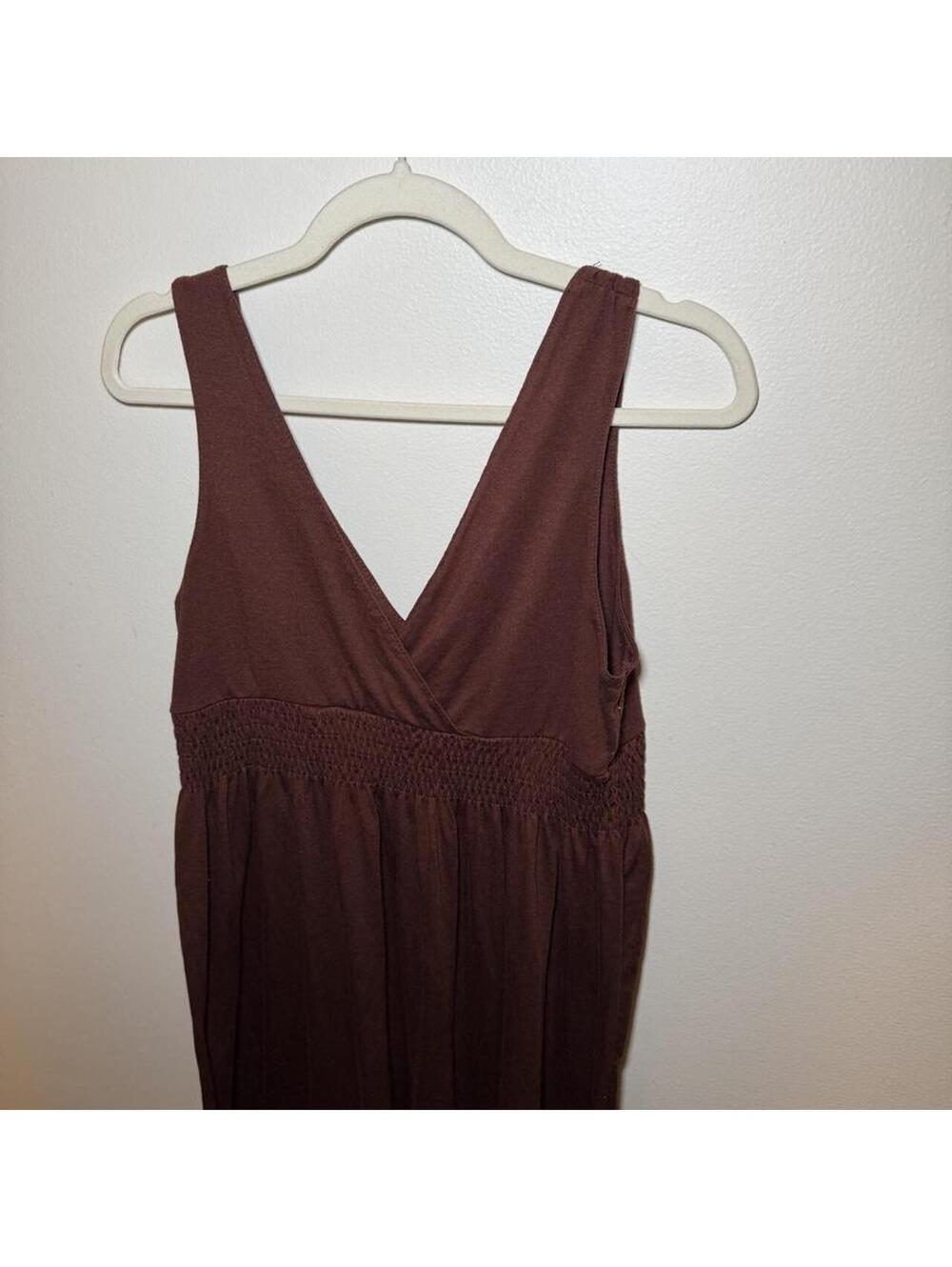 Brown maxi dress with V-neckline and smocked waist